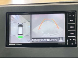 【アラウンドビューモニター】車を上から見下ろしているかのような映像で周囲の状況がひと目で確認、狭い駐車場に駐車するときも安心です♪