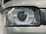 LEDヘッドライトは、点灯の瞬間から最大光量を発揮し、突然暗くなるトンネルなどでの安定感を高めます。