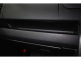 インパネテーブル装備!車内での小物などを一時的に置くとき利用できます。