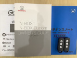 スマートキーは鍵をバッグに入れたままでもドアロックの開閉やエンジンのON・OFFができます。夜間や雨の日も鍵を探さなくて良いので便利です。