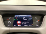 デジタル表示のスピードメーターとタコメーター、燃費やオドメーターなどの表示の他に、ホンダセンシング機能などの表示もできる多機能なマルチインフォメーション・ディスプレイです。