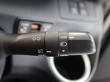 車外の明るさに応じて、自動的にライトの点灯・消灯をしてくれます
