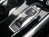 ご来店の場合、ローン審査はとても簡単です。ローンの本申し込みも運転免許証とキャッシュカードがあれば、金融機関お届け印はご不要です。