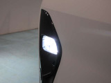 フロントLEDフォグランプです鮮やかな日光色で明るく足元を照らします。