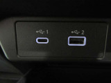 USB充電専用電源ソケットも付いています。モバイル機器などの充電専用