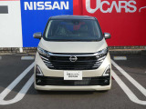 2台前を走る車両を検知し注意を喚起してくれるインテリジェントFCW(前方衝突予測警報)とエマージェンシーブレーキ付きです!カメラで車両や歩行者を認識し衝突を回避、又は被害を軽減してくれます。