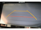 シフトレバーをリバースにすると連動してバックカメラ、サイドカメラ映像&バックセンサーに切り替わります。