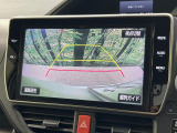 【バックカメラ】駐車時に後方がリアルタイム映像で確認できます。大型商業施設や立体駐車場での駐車時や、夜間のバック時に大活躍!運転スキルに関わらず、今や必須となった装備のひとつです!