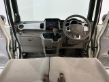 【前方視界】開放的な前方視界!運転がしやすく疲れにくいです♪窓が大きく、見通しがとっても良いおクルマですよ♪