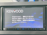 【メーカー純正ナビ】インテリアに溶け込むスタイリッシュな「専用設計」メーカーナビを装備♪視認性や操作性など基本性能にも優れ、より上質なカーライフをお楽しみいただけます。