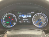 視認性に優れたメーターを採用しており、走行中でも車速や情報が分かりやすく表示されます。運転時の視線移動をむりのない範囲に抑え、快適で安心感のあるドライブをサポートします。