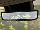 【デジタルインナーミラー】後席の大きな荷物や同乗者で後方が確認しづらい時でも安心!カメラが撮影した車両後方の映像をルームミラー内に表示。クリアな視界で状況の確認が可能です!
