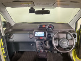 【前方視界】開放的な前方視界!運転がしやすく疲れにくいです♪窓が大きく、見通しがとっても良いおクルマですよ♪