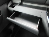 様々な箇所に収納に便利なBOXが付いて便利です