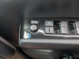 運転席に居ながらミラーコントロールできます!