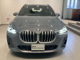 BMW代表的な特徴のキドニーグリル。BMWのすべてのモデルに採用され、BMWらしさを強調しております。
