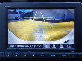 ◆【リアカメラ】が装着されています。リバースに入れるだけで映ります。後方の安全確認や、狭い駐車場での車庫入れ、雨の日や夜間など視界の悪い時に便利です。安全にバックする為には欠かせない装備です。