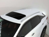 【ムーンルーフ】開放的なパノラマルーフやムーンルーフで車内も明るく開放感も!