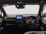 【前方視界】開放的な前方視界!運転がしやすく疲れにくいです♪窓が大きく、見通しがとっても良いおクルマですよ♪