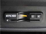 ◆ETC2.0装着◆進化したドライブ体験。料金収受システムだけだったETCが生まれ変わって、高速道路を賢く使うETC2.0に進化しました。多彩な情報サービスが便利で快適なドライブ体験を提供します。