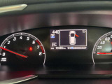 視認性に優れたメーターを採用しており、走行中でも車速や情報が分かりやすく表示されます。運転時の視線移動をむりのない範囲に抑え、快適で安心感のあるドライブをサポートします。