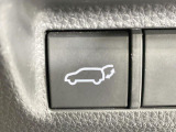 【パワーバックドア】スマートキーや運転席のボタンを押すだけでリアゲートが自動で開閉します!荷物を持っている時や、高い位置にあるバックドアを閉める際に便利な機能です♪