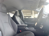 運転席シート廻りは使用感も少なく、良好な状態となっています。前オーナー様が丁寧に使っていたことがよくわかりますね。