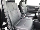 アイポイントも高く、女性の方も運転しやすいですよ!ホールド感もあり疲労を軽減させ、もちろんシートも座り心地も◎!