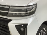 LEDヘッドライトは、点灯の瞬間から最大光量を発揮し、突然暗くなるトンネルなどでの安定感を高めます。