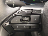 運転中、オーディオの操作をしてて、ハッとしたことはありませんか?ステアリングスイッチは、運転中でもハンドルでオーディオの操作が可能です。安全なドライブをサポートします。