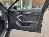 ドアを開けると上質で上品な室内空間が広がり細部までこだわったAudiデザイン性と、物づくりのこだわりを感じて頂けます。詳しくは0078-6002-900146中古車スタッフまで