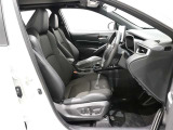 運転席・助手席ともにシートヒーター&シートクーラー付きで快適です!また運転席はパワーシートで微妙なポジション調整も可能です!