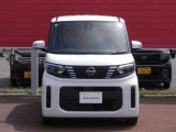 LEDヘッドランプ搭載!明るくクリアな視界を確保して、安全運転を支援します。