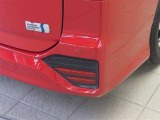 コーナーセンサーを車の前後に装備。障害物までの距離に応じて警告音を変えてお知らせ。縦列駐車時や駐車場・車庫などでの取り回しをサポートします。詳細は販売店スタッフまでおたずねください。