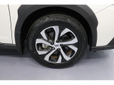 純正アルミホイール装備です!サイズは225/60R18を装備!シンメトリカルAWDの走りをお楽しみください!
