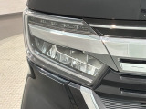 LEDヘッドライトは、点灯の瞬間から最大光量を発揮し、突然暗くなるトンネルなどでの安定感を高めます。