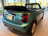 かわいいテールのデザインはほかの車にはない魅力があります。ひと目で&ldquo;MINI&rdquo;とわかるデザインはアナタを虜にしてしまうかもしれません。