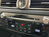 左右独立温度コントロールフルオートエアコンです。運転席、助手席それぞれで独立して温度設定ができます。冷え性の方が乗っても安心ですね♪