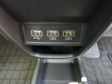 便利な充電用USBジャックも付いています。