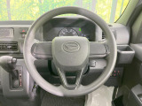インテリアに合わせたデザインのステアリングは、運転される方のことも考え、運転しやすい形状、大きさです。是非一度、実際に触ってお確かめください。