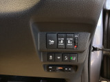 パワースライドドアの開閉はスマートキーのリモコンやドアノブは勿論、運転席側のスイッチ操作でも開閉ができ、安全・簡単です。
