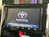 【メーカー純正ナビ】インテリアに溶け込むスタイリッシュな「専用設計」メーカーナビを装備♪視認性や操作性など基本性能にも優れ、より上質なカーライフをお楽しみいただけます。