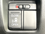 【パワースライドドア】スマートキーや運転席のスイッチでスライドドアの開閉が可能♪電動だから力を入れてドアを開ける必要が無く、小さいお子様でも、重い荷物を持っている時もラクに開け閉めできます♪