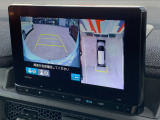 ■マルチビューカメラシステム■車両の前後と左右のドアミラーに計4台のカメラを搭載!上空から見下ろしたような視界などの数種類のビューをご用意し、ドライバーの死角を減らして運転負荷を軽減いたします