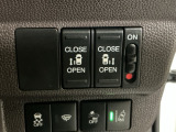 【両側パワースライドドア】両側がパワースライドドアになっており、運転席のスイッチやスマートキーでも開閉が可能です!開口部も広いので乗り降りも楽々♪