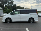 当店在庫は外装、内装クリーニング後に展示し、併せて事故修復歴の有無、メーター改ざん歴の有無も第三者機関による検査を全台実施しております。車検、整備、鈑金塗装も自社で対応できますのでご安心ください。