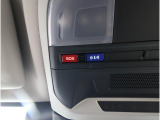 専用ボタンでコールセンターへ接続。状況に応じて緊急車両の要請やロードサービスの取次ぎを行います。重大事故の際は自動的にコールセンターにつながり、緊急車両やドクターヘリを要請します。(要申込)