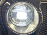 ●LEDヘッドライト:夜間走行時も良好な視界を確保し安心して運転できる高輝度LEDヘッドライトを装備!点灯速度が早く、消費電力も抑えられています。