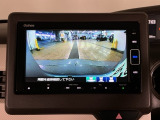 【バックカメラ】運転が苦手な方も車庫入れラクラクです!ギアをリバースに入れれば自動的に切り換わりますので、面倒な操作は不要です♪狭い駐車場もお車を傷つけず安心ですね!
