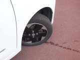 155/65R14タイヤ+専用アルミホイールです。スタッドレスタイヤや各種オプションのご注文も承っております(^^)!